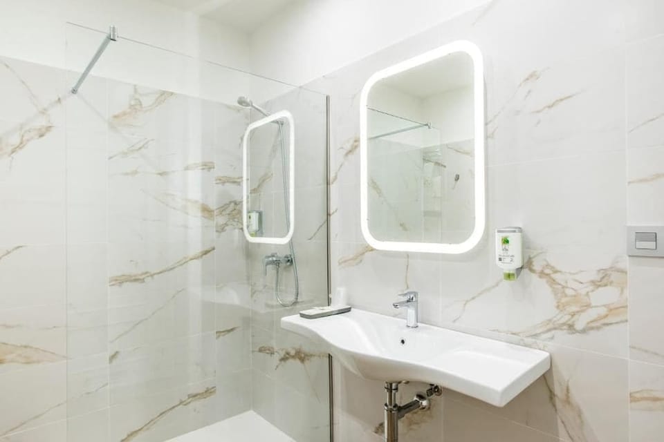 Economy Double Room, 1 Double Bed | Bathroom | Free toiletries, hair dryer, towels