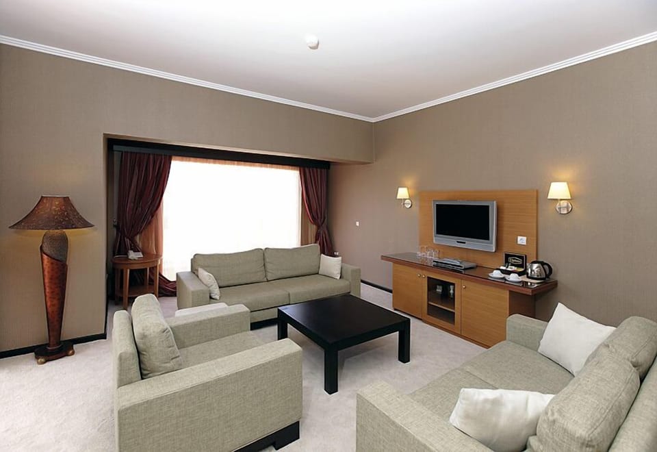Grand Suite | Living room | LED TV, foosball, table tennis