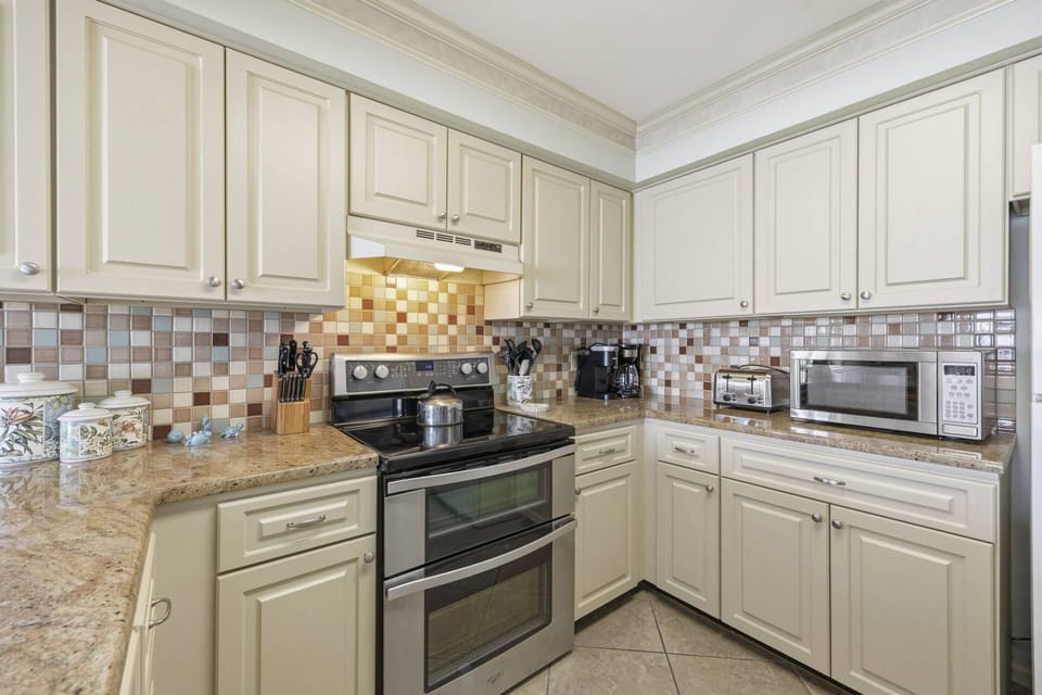 Kitchen with Full Size Appliances and Granite Countertops