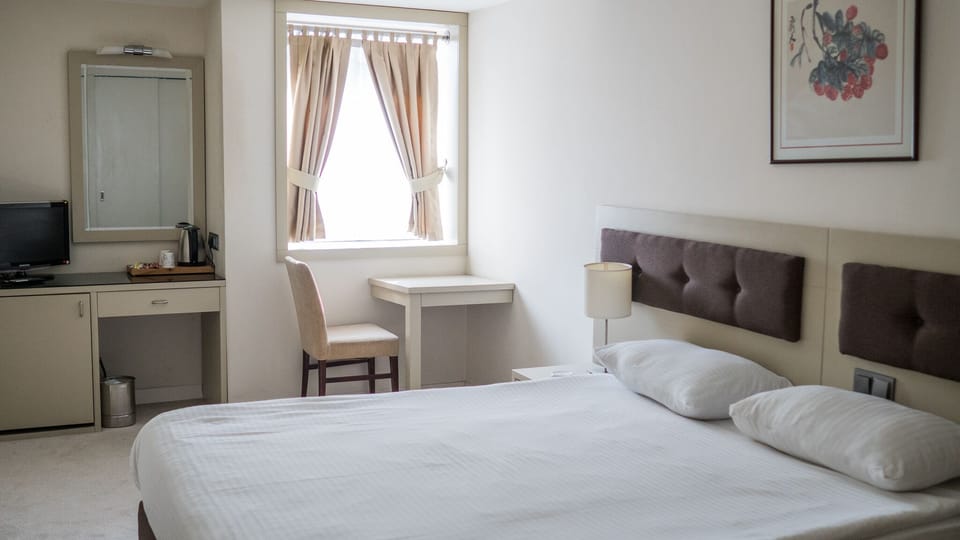 Premium bedding, minibar, laptop workspace, free WiFi