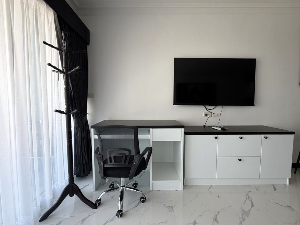 Condo, 1 Bedroom, Smoking, Balcony | Interior