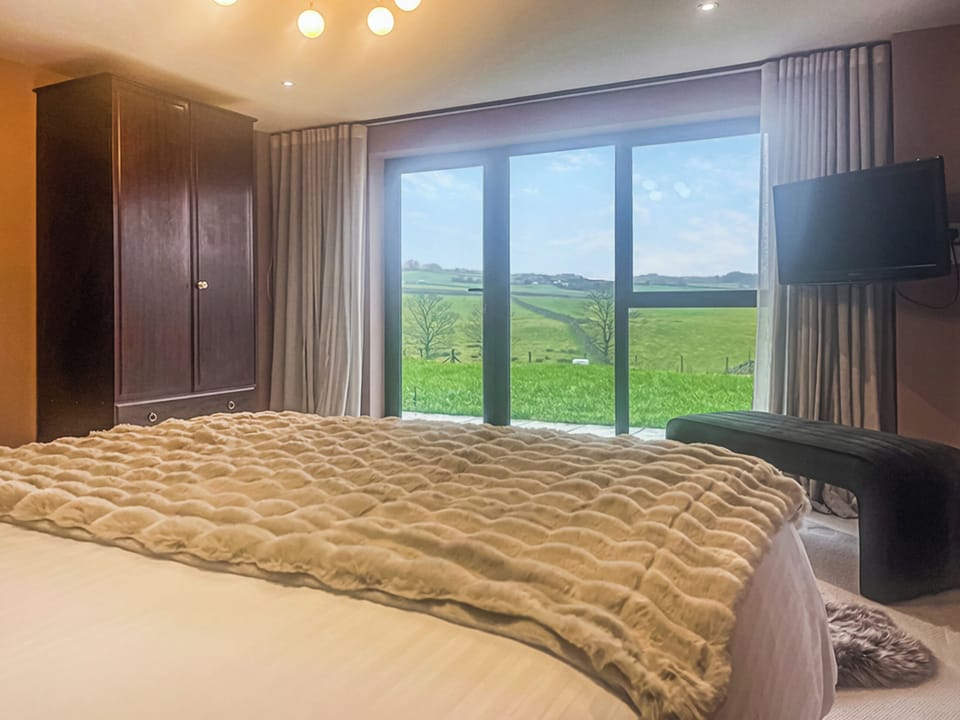 Double bedroom | The Foxes Hole - Fox and Wolf Retreats, Laneshawbridge, near Colne