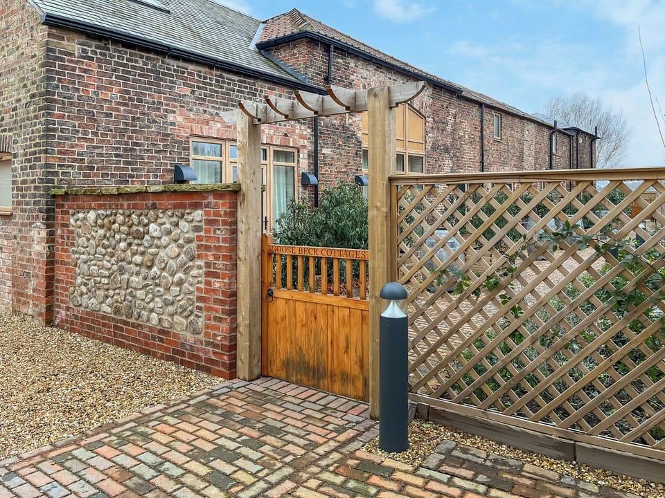 Exterior | Goose Beck Cottages - Divico - Goose Beck Cottages , Tockwith, near York