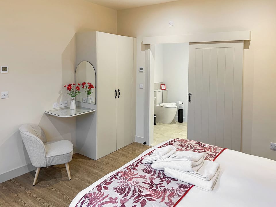 Double bedroom | Goose Beck Cottages - Rondo - Goose Beck Cottages , Tockwith, near York