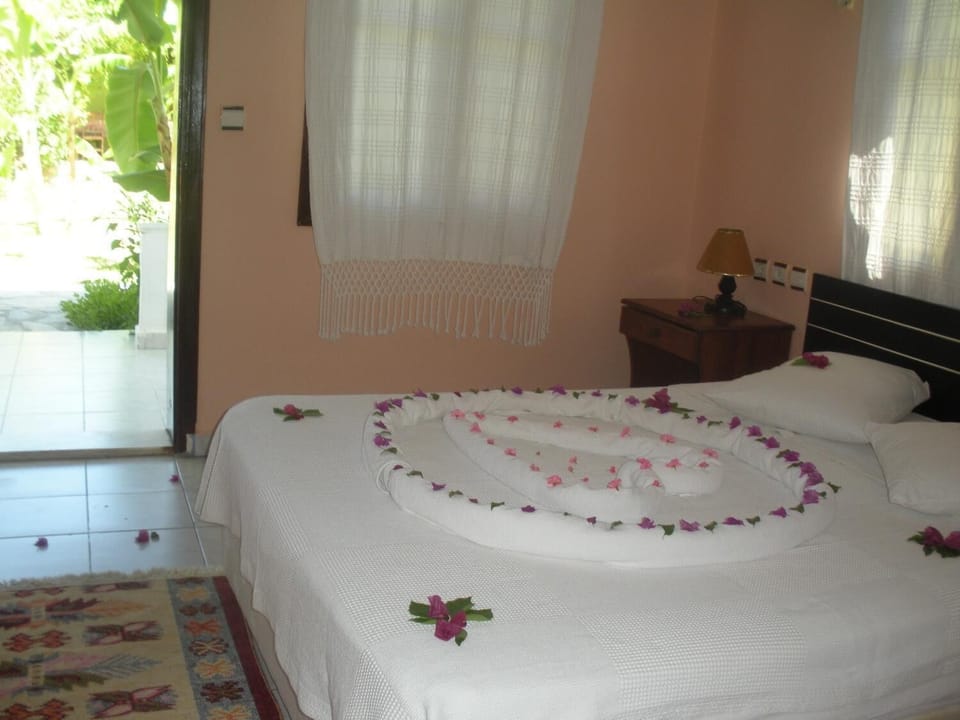 Minibar, in-room safe, blackout drapes, free WiFi
