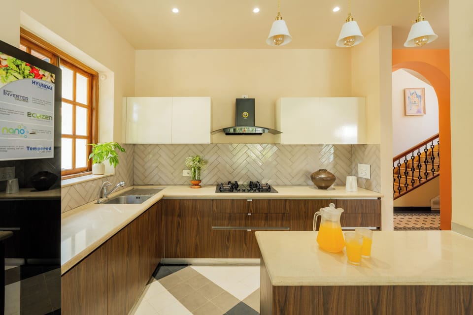 Electric kettle, toaster