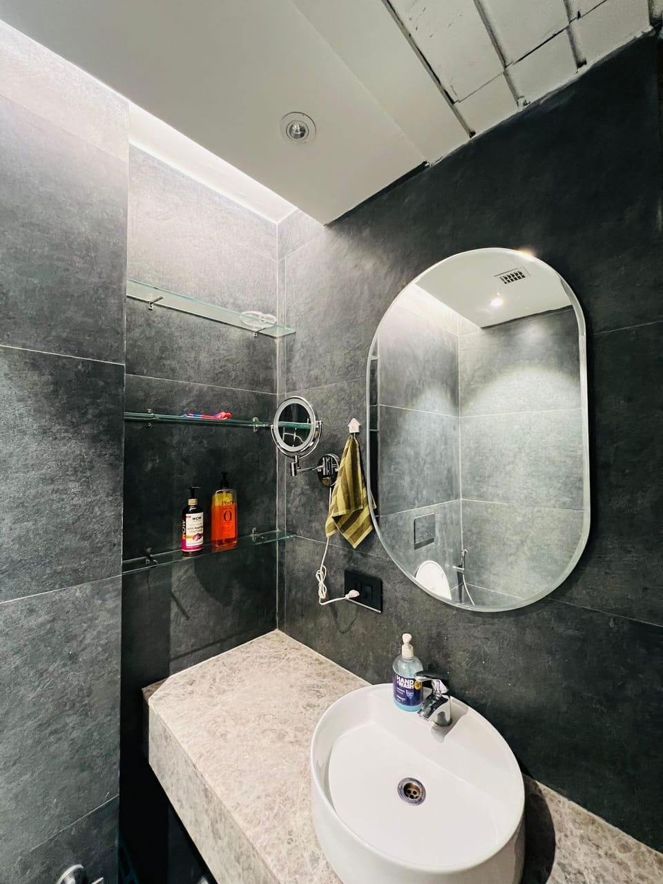 Luxury Double Room, City View | Bathroom | Free toiletries, towels, soap, shampoo