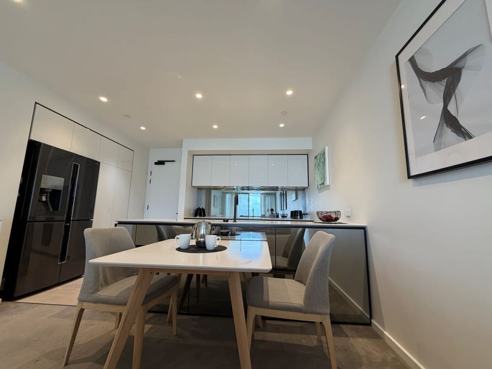 Apartment, City View | Dining