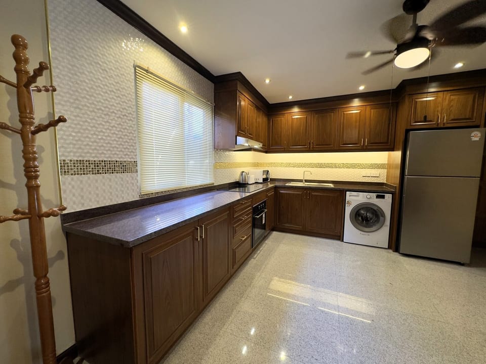 Condo, 2 Bedrooms, Smoking, Balcony | Private kitchen