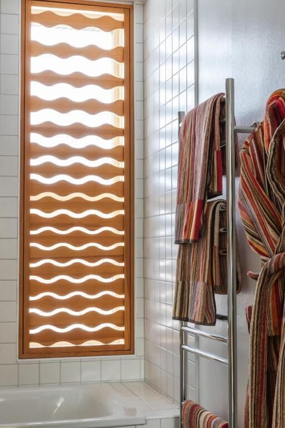 Combined shower/tub, hair dryer, slippers, towels