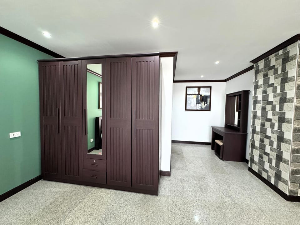 Condo, 2 Bedrooms, Smoking, Balcony | Interior
