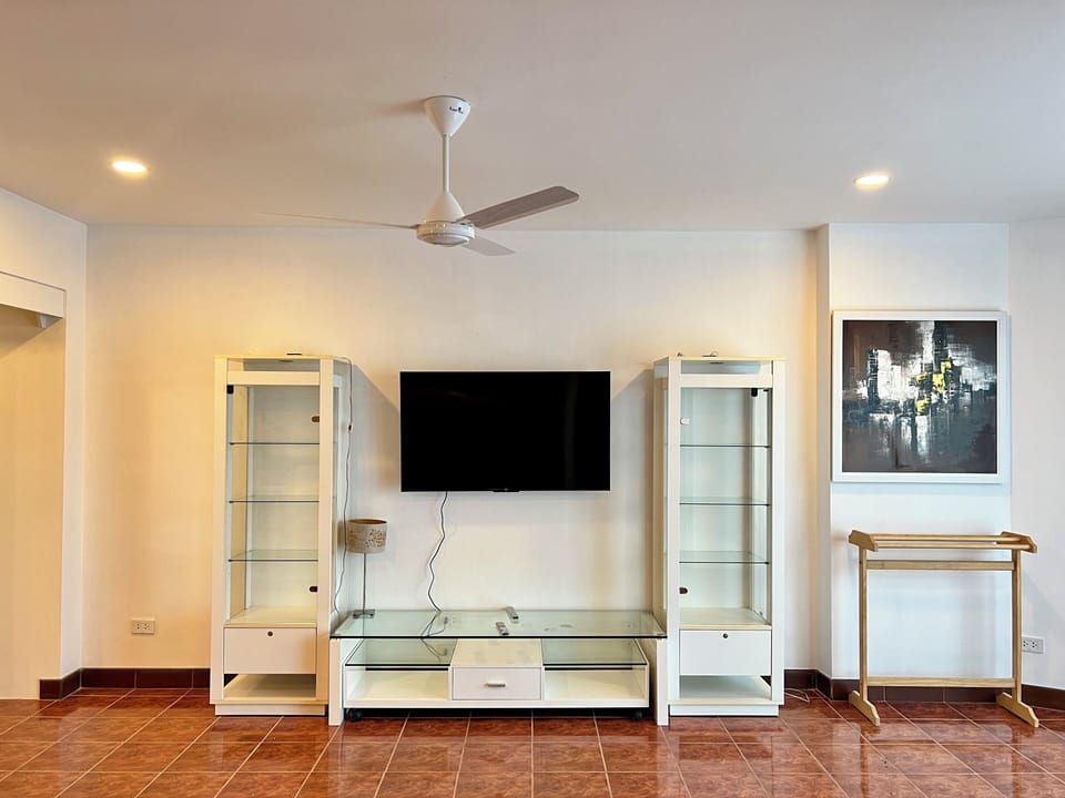 Condo, 1 Bedroom, Smoking, Balcony | Room amenity