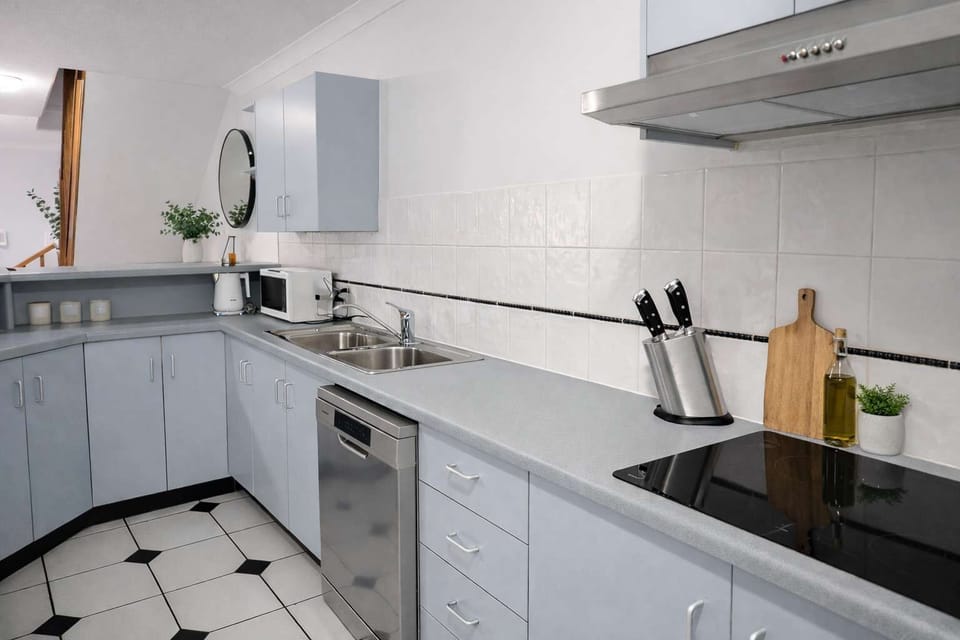 Well-appointed kitchen stocked with all the essentials