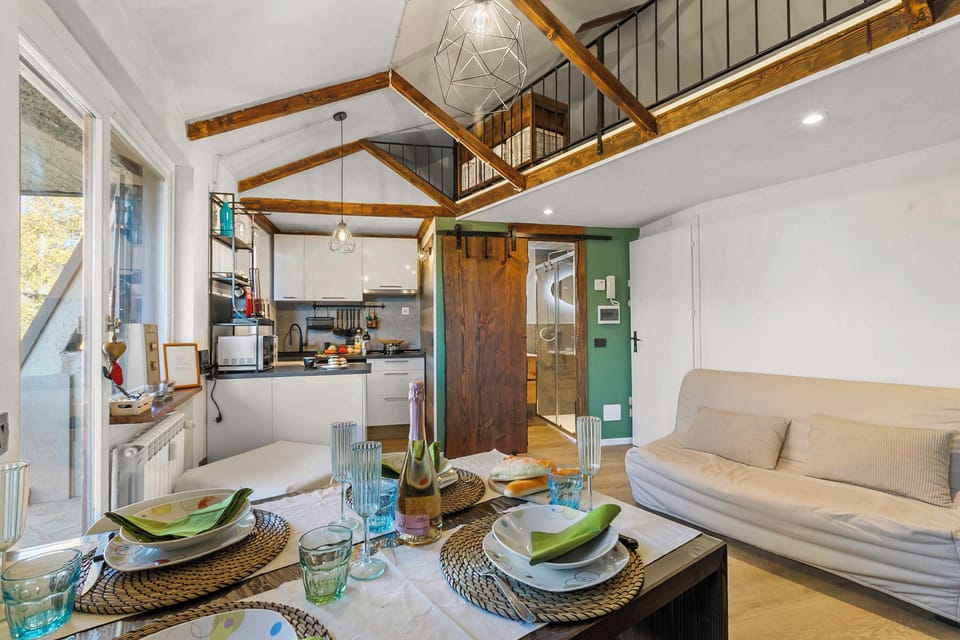 Honeymoon Apartment, Multiple Bedrooms (La Chicchetta) | Living area | 21-inch Smart TV with cable channels