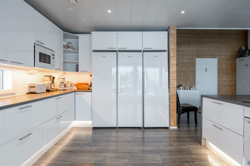The kitchen features integrated, full-sized refrigeration to ensure plenty of space for all your group`s groceries and refreshments.