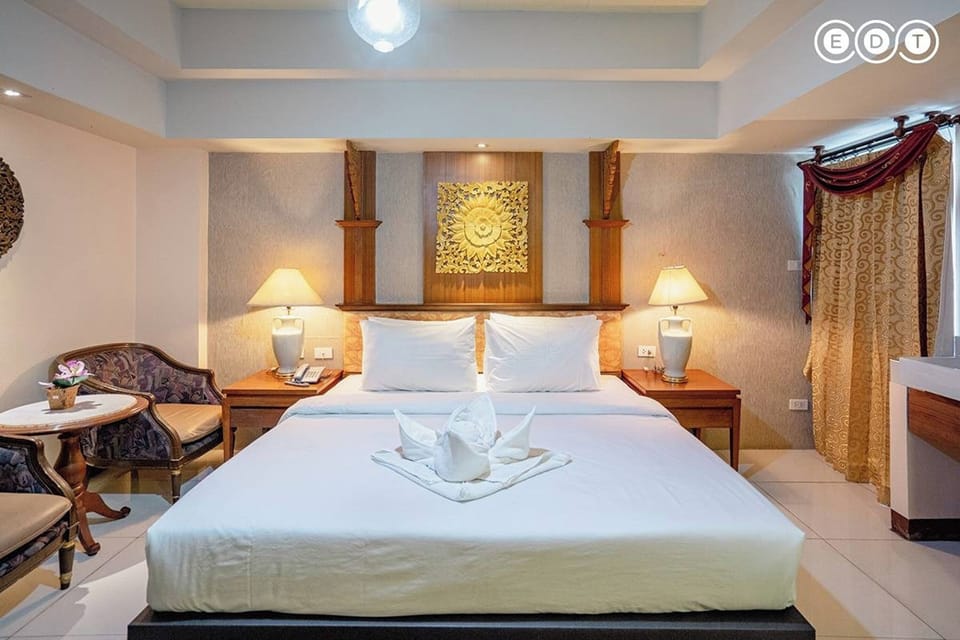 Superior Double Room | Individually decorated, desk, blackout drapes, free WiFi