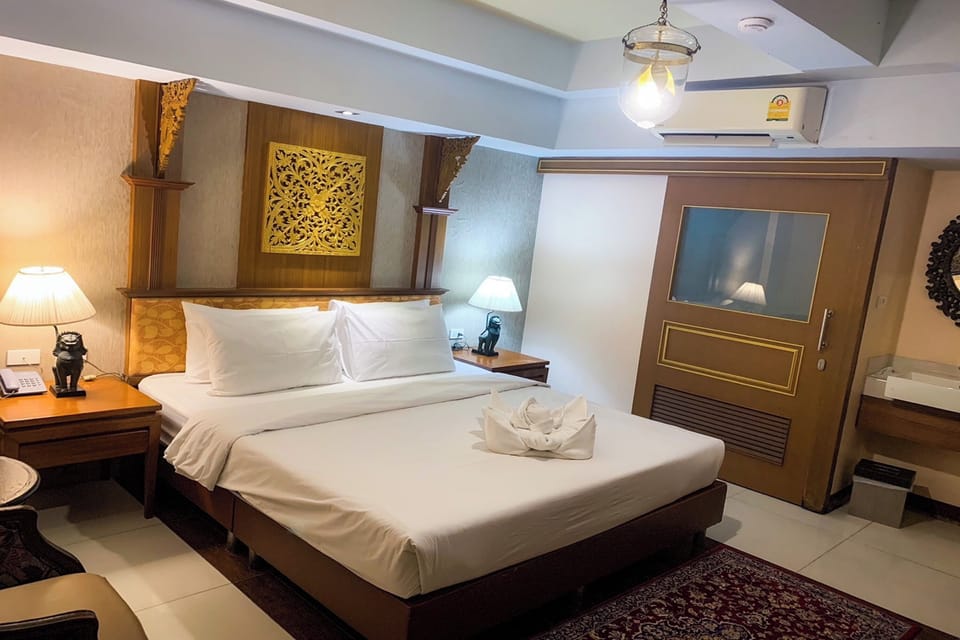Deluxe Room | Individually decorated, desk, blackout drapes, free WiFi