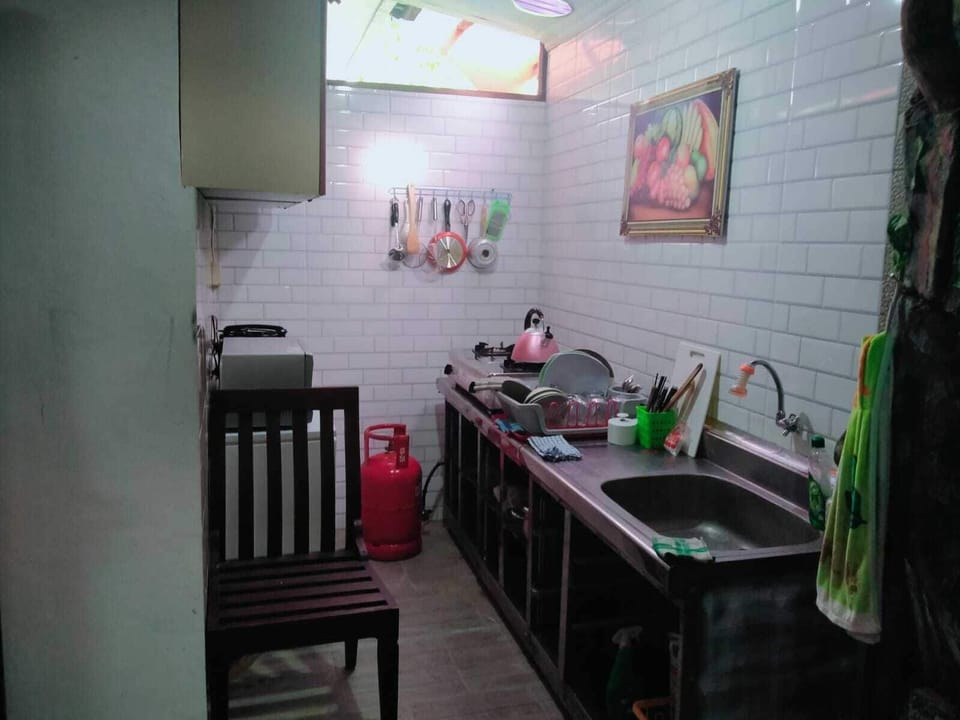 Classic House, 3 Bedrooms | Private kitchen | Fridge, stovetop, cookware/dishes/utensils