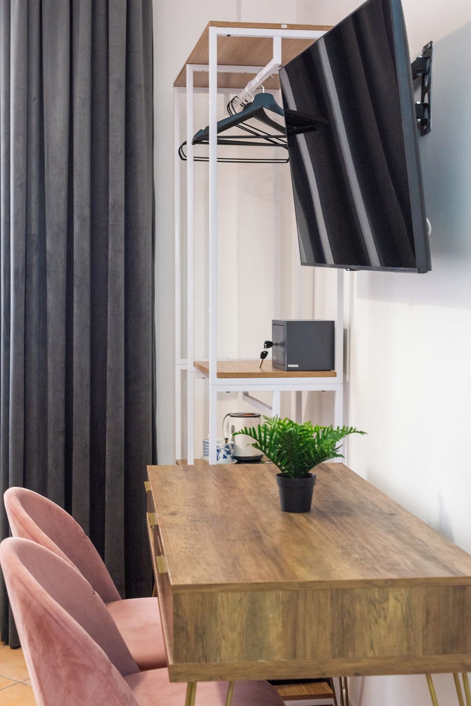 Deluxe Double or Twin Room, City View (16) | Dining