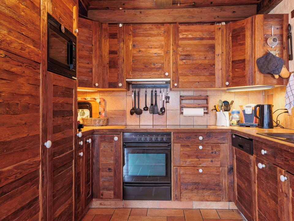Wood, Cabinetry, Kitchen, Countertop, Flooring, Interior Design, Cupboard, Wood Stain, Drawer, Furniture