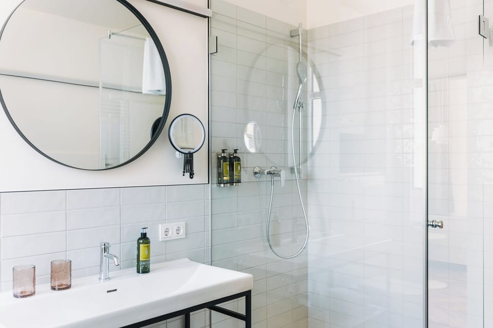 Deluxe Studio Suite | Bathroom | Shower, hair dryer, slippers, towels