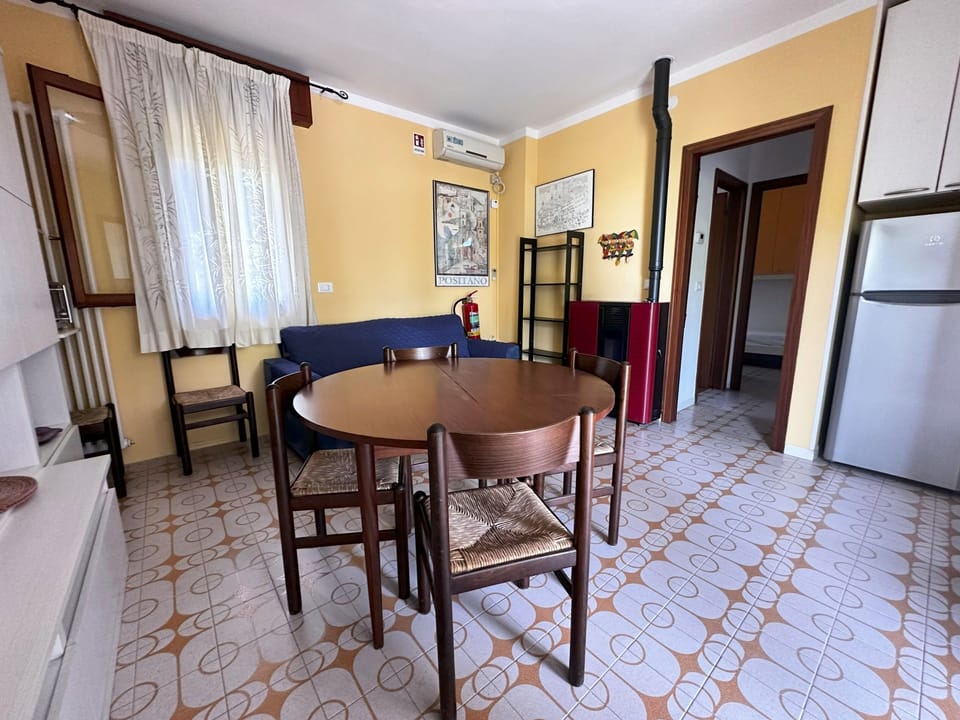 Villa, 2 Bedrooms, Patio, Garden View | Dining room
