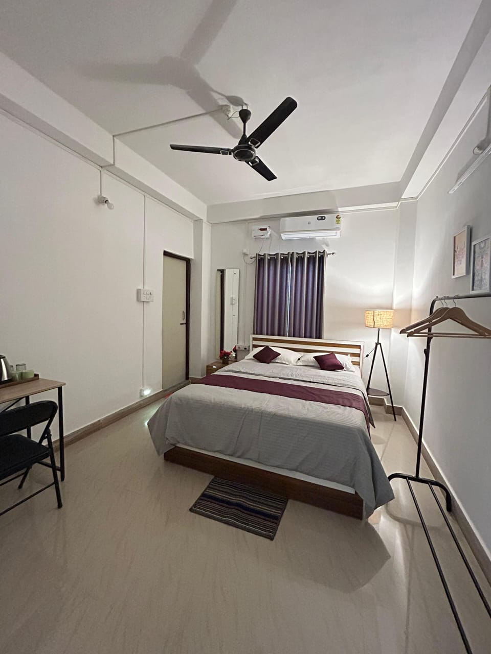 Comfort Single Room | Premium bedding, memory foam beds, desk, laptop workspace