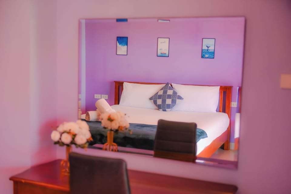 Double Room | Minibar, in-room safe, desk, WiFi (free)