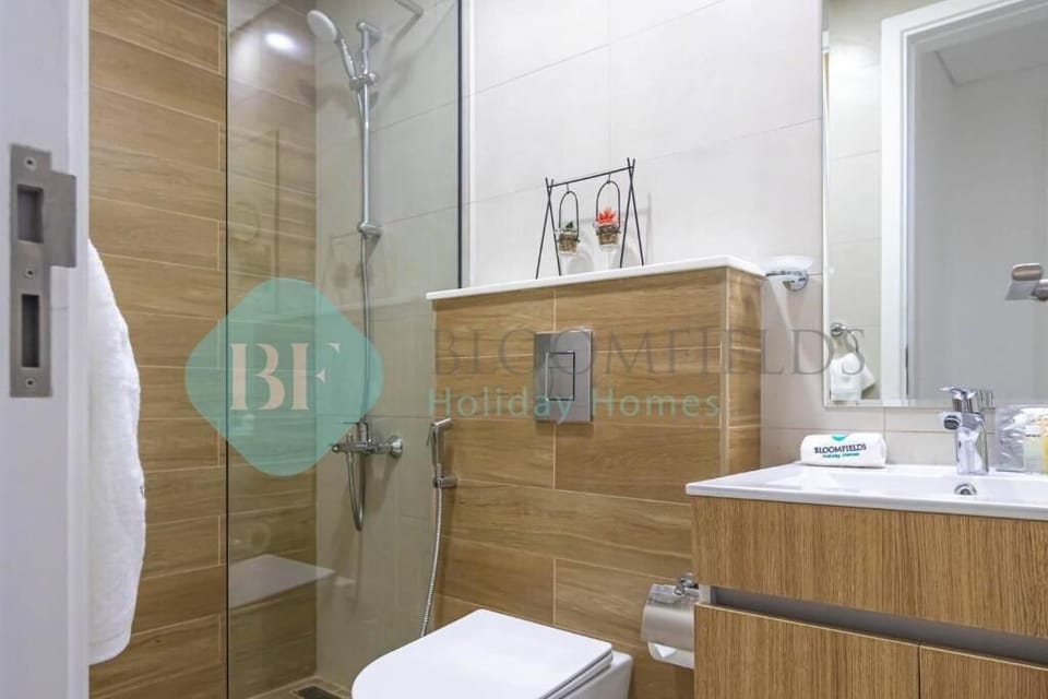 Apartment, Balcony | Bathroom