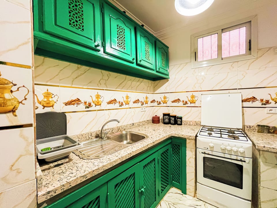Traditional House, Accessible, Balcony | Private kitchen | Full-size fridge, microwave, oven, stovetop