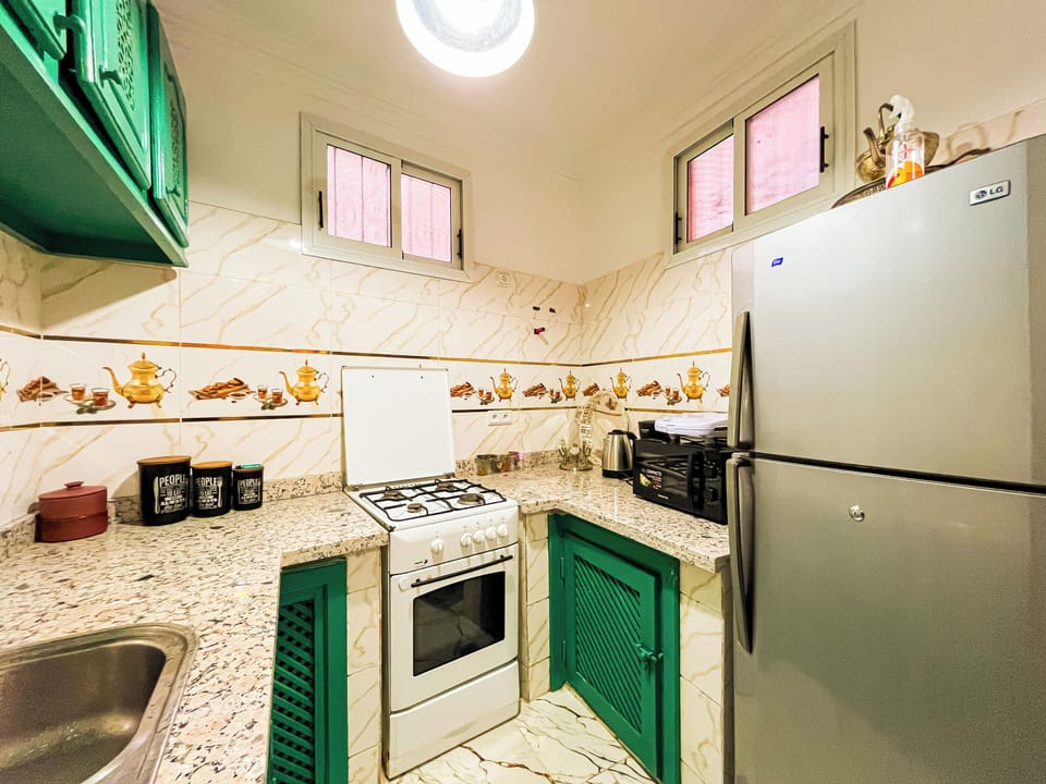 Traditional House, Accessible, Balcony | Private kitchen | Full-size fridge, microwave, oven, stovetop