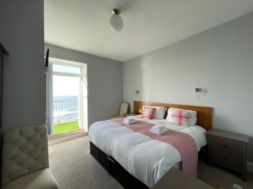 Double or Twin Room, Balcony, Sea View | Free WiFi