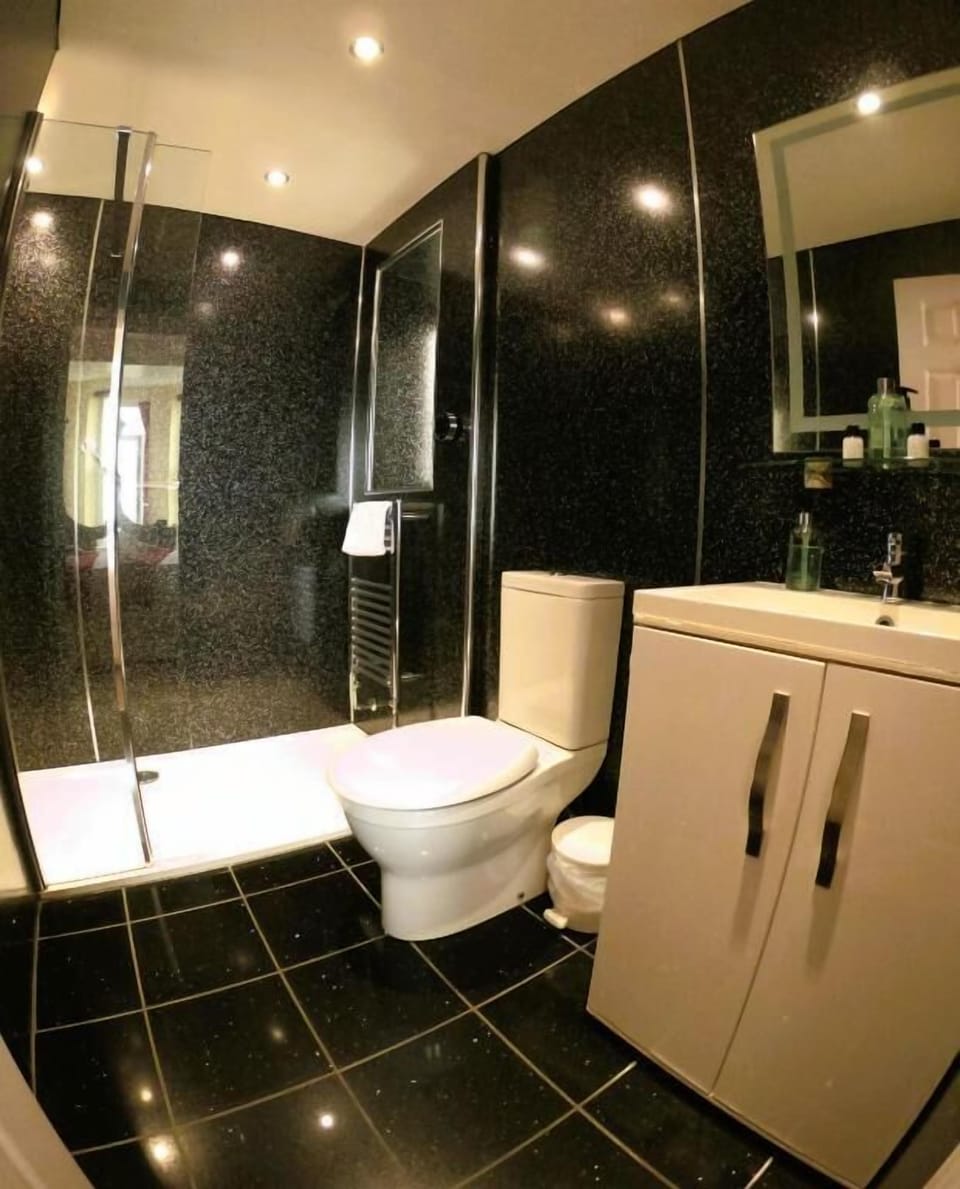 Deluxe Double or Twin Room, Sea View | Bathroom | Hair dryer