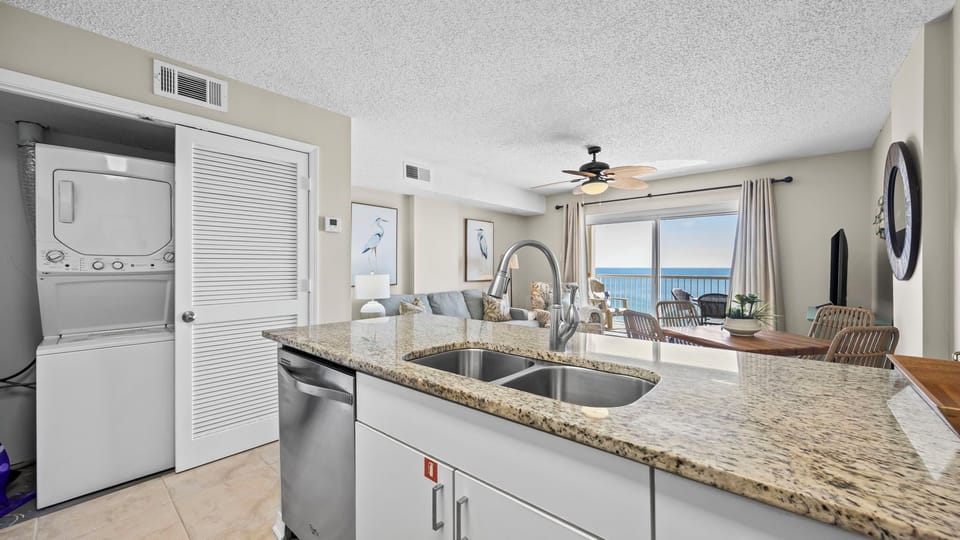 Royal Palms 1006 - Kitchen