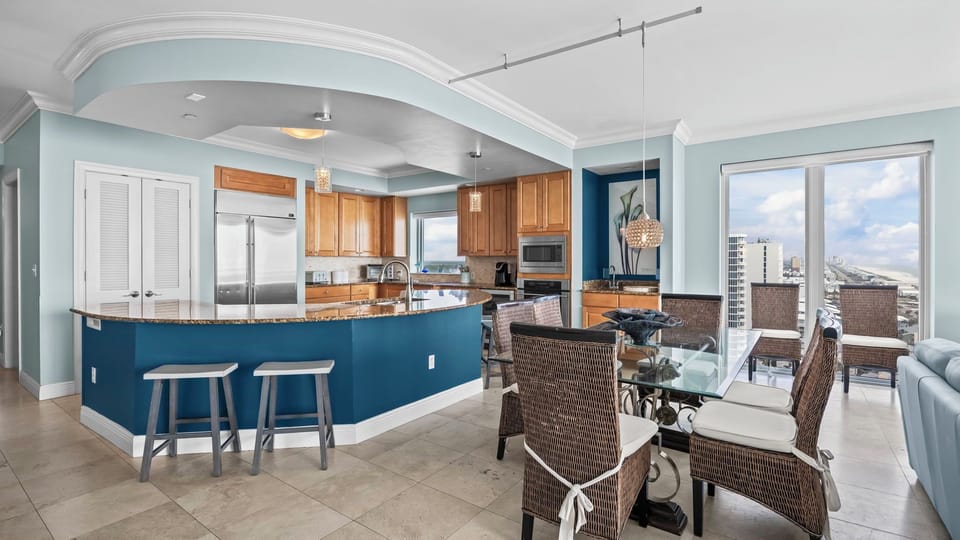 Mustique 1802 - Spacious dining area for six, with an additional breakfast bar for four.