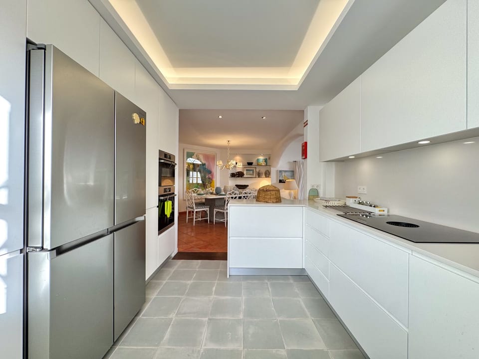 Microwave, dishwasher, coffee/tea maker