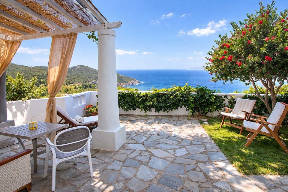 Private outdoor space, all day lounging