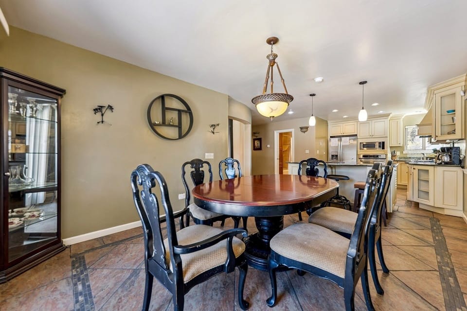 House, 4 Bedrooms | Dining