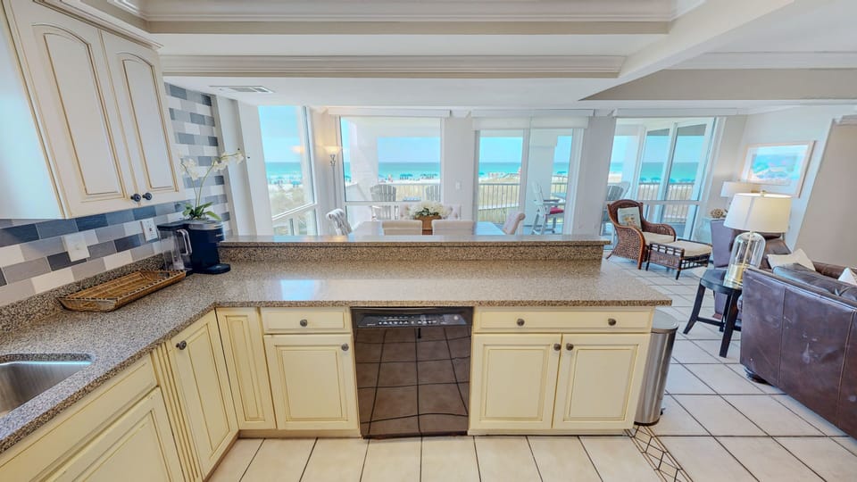 Condo, 3 Bedrooms | Private kitchen | Coffee/tea maker, fridge, oven, toaster