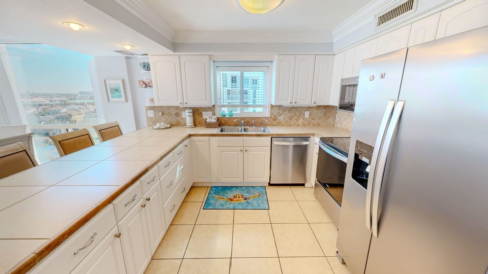 Condo, 3 Bedrooms | Private kitchen | Coffee/tea maker, fridge, oven, toaster