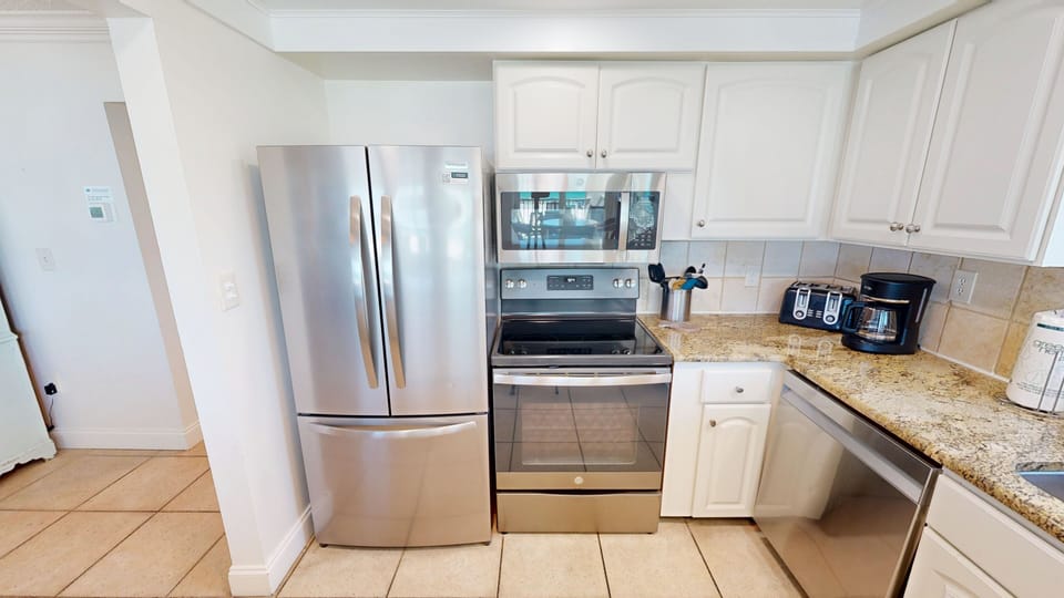 Condo, 3 Bedrooms | Private kitchen | Coffee/tea maker, fridge, oven, toaster