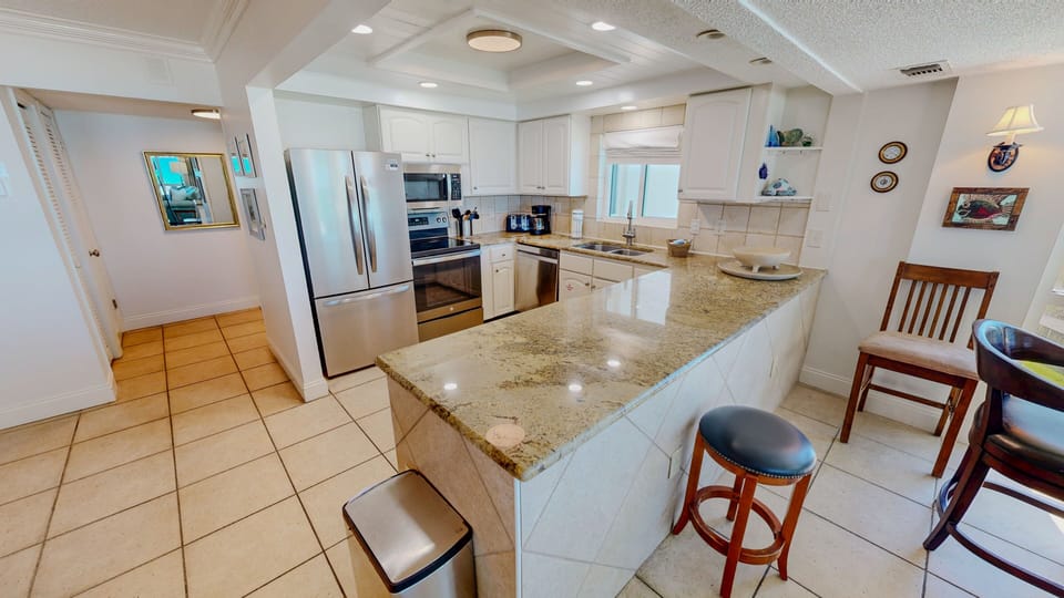 Condo, 3 Bedrooms | Private kitchen | Coffee/tea maker, fridge, oven, toaster