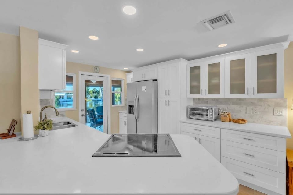 House, 2 Bedrooms | Private kitchen | Coffee/tea maker, fridge, oven, toaster