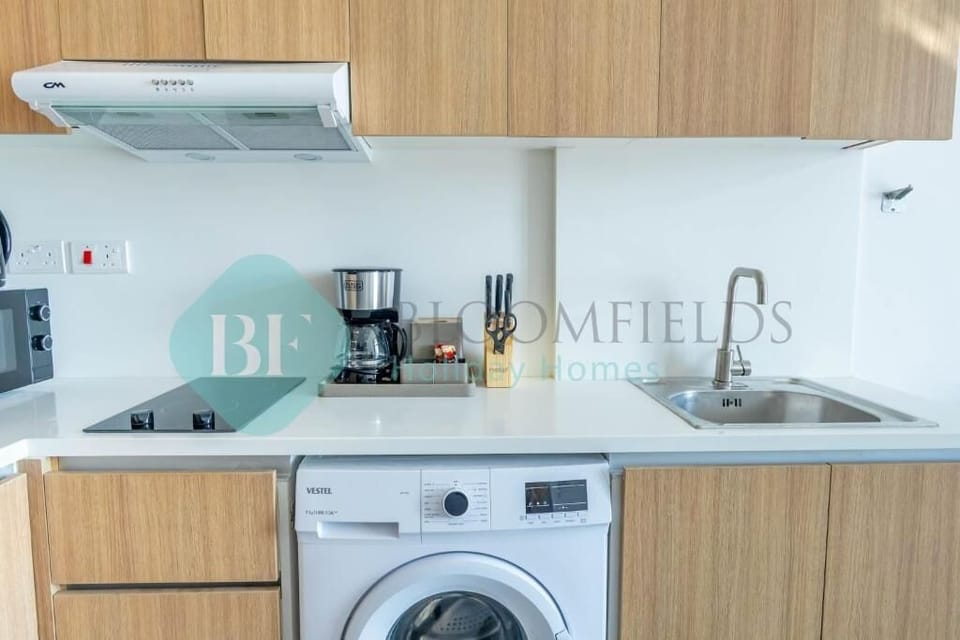 Apartment, Balcony | Private kitchen | Electric kettle, toaster