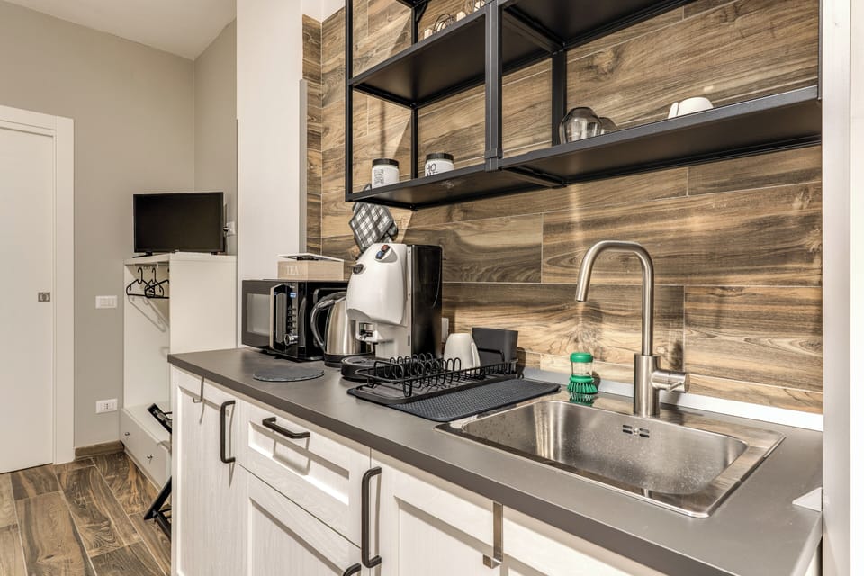 Classic Apartment | Private kitchen | Cookware/dishes/utensils