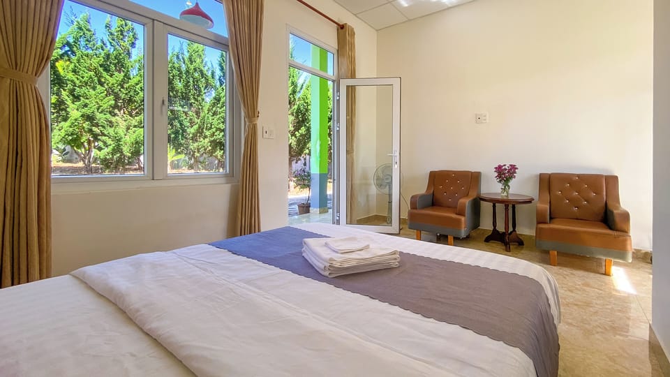 Standard Studio, Mountain View | Individually decorated, individually furnished, laptop workspace