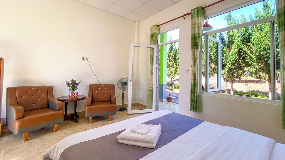 Standard Studio, Mountain View | Individually decorated, individually furnished, laptop workspace