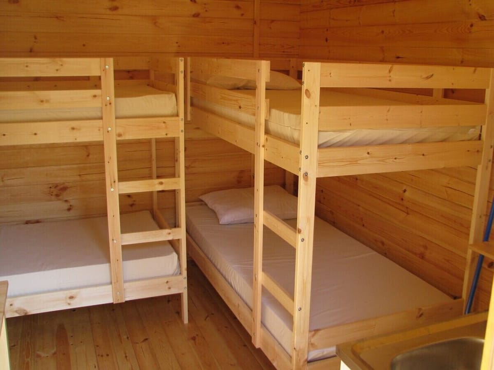 Recreatiepark Klein Zwitserland - Hiker's cabin - 2 bunk beds