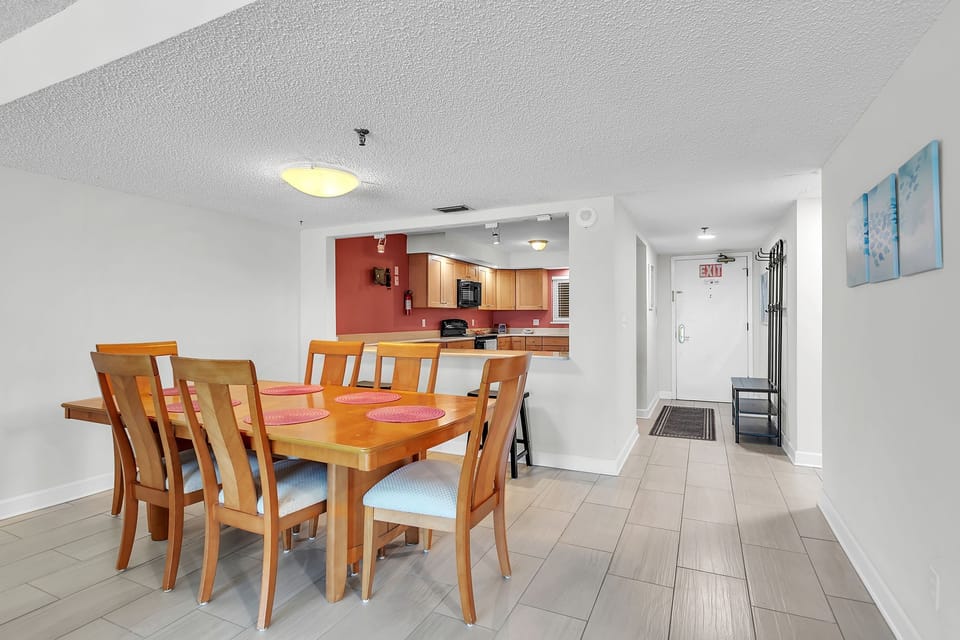 Dining/Kitchen
