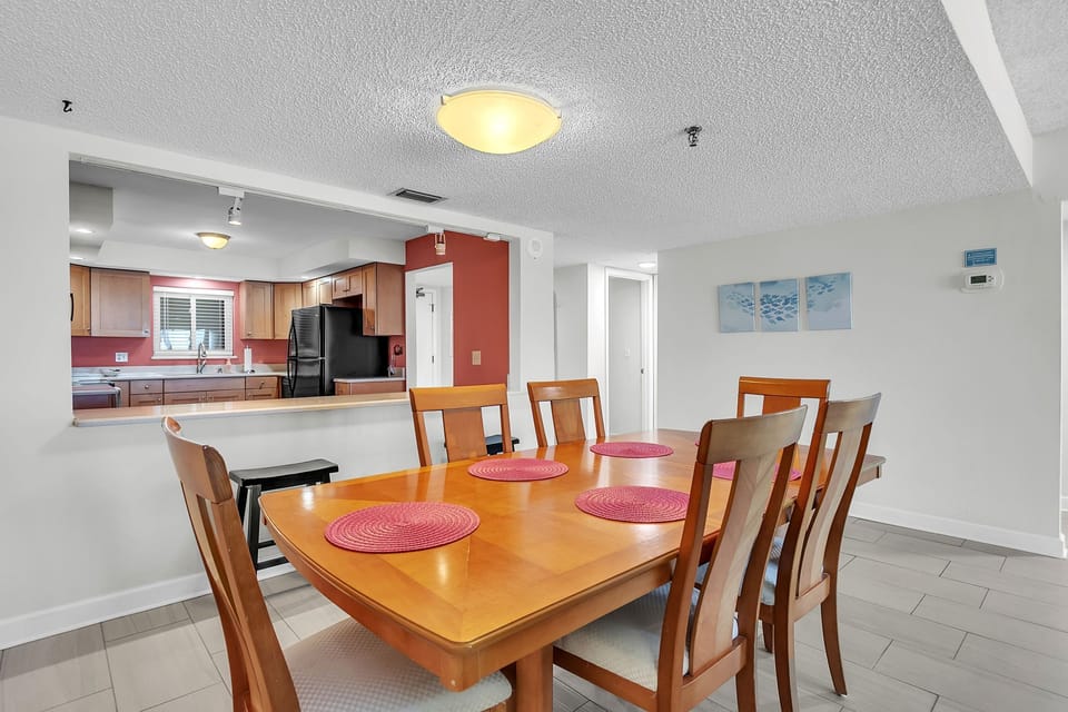 Dining/Kitchen
